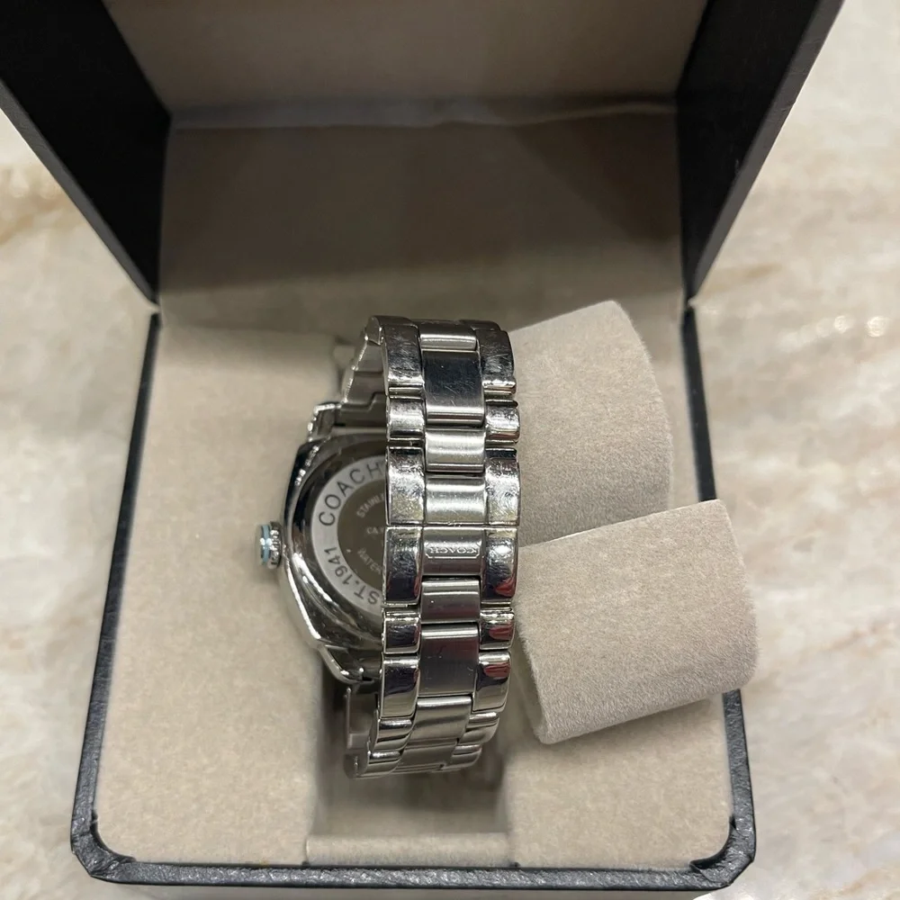 Coach Watch - Picture 4 of 4
